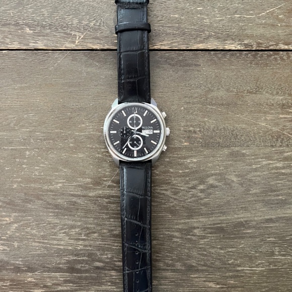Like NEW Bulova Men's Wristwatch - Picture 1 of 3